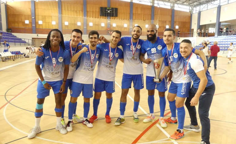 CCRD Burinhosa festejou a conquista da primeira Taça de Honra de futsal masculino