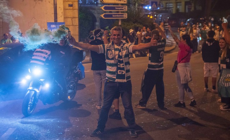 Centenas estiveram na rotunda do Polícia Sinaleiro