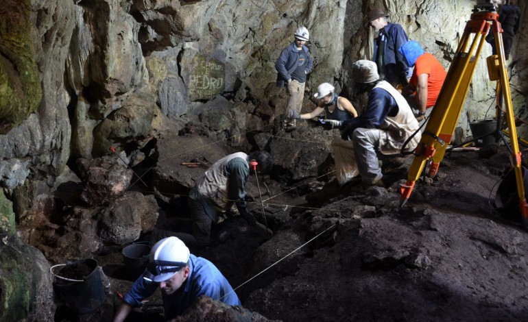 gravuras-rupestres-descobertas-em-gruta-da-serra-de-alvaiazere-8841
