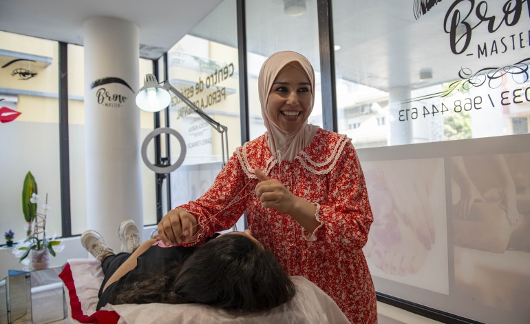 mulheres-imigrantes-revitalizam-velhos-shoppings-com-saloes-de-estetica