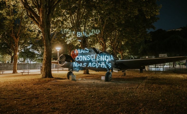 Intervenção de Mais Menos no Parque do Avião