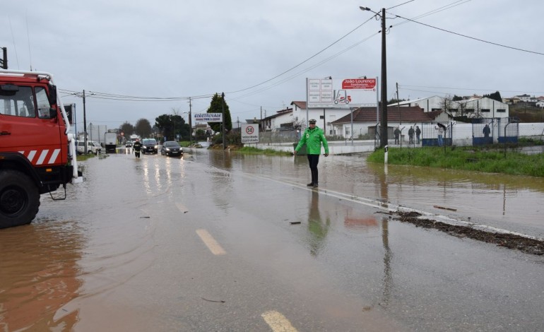 inundacao-de-estrada-condiciona-transito-no-vale-gracioso-8311