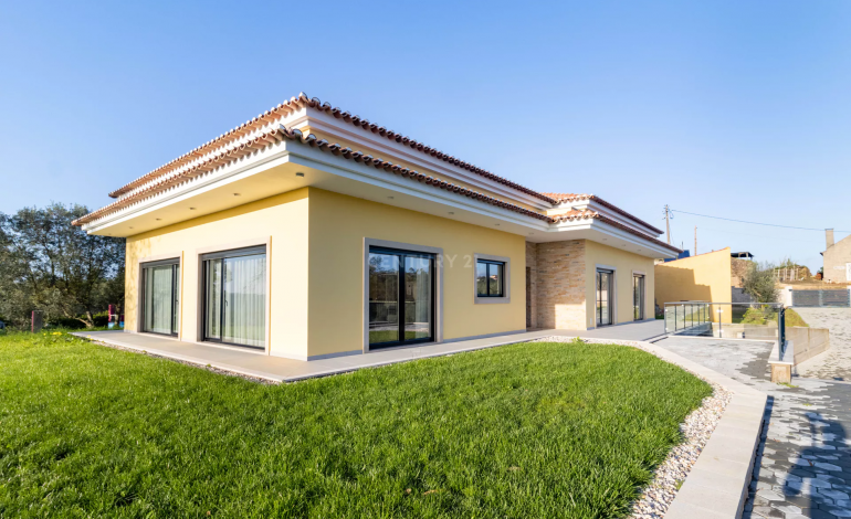 vende-se-moradia-com-apenas-2-anos-367