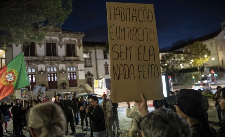 Manifestação em Leiria pelo direito à habitação