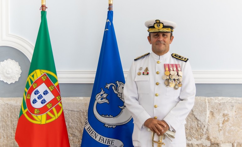 vice-almirante-sardinha-monteiro-e-superintendente-do-material