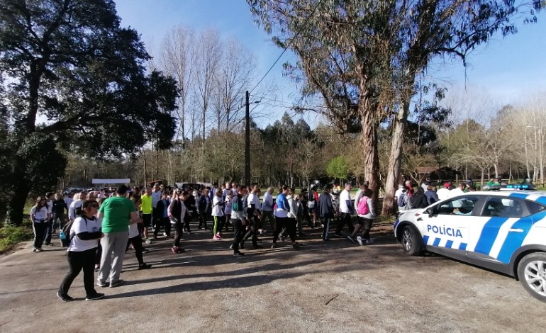 Centenas de pessoas participaram numa caminhada de cerca de seis quilómetros no pulmão verde da Barosa