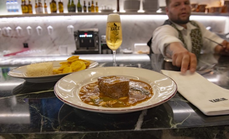 A cerveja Xarlie acompanhou tudo com naturalidade. Fresca, delicada, com o gás e a acidez certos