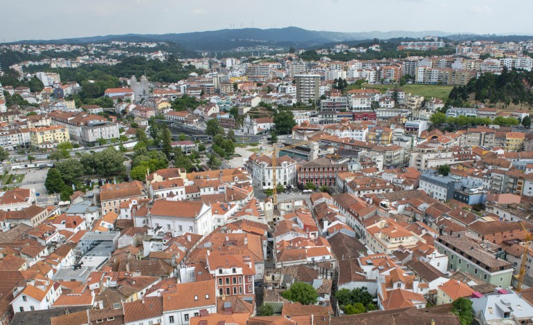 covid-19-nos-16-concelhos-do-distrito-leiria-caldas-da-rainha-e-pombal-concentram-quase-70percent-de-todos-os-casos-activos