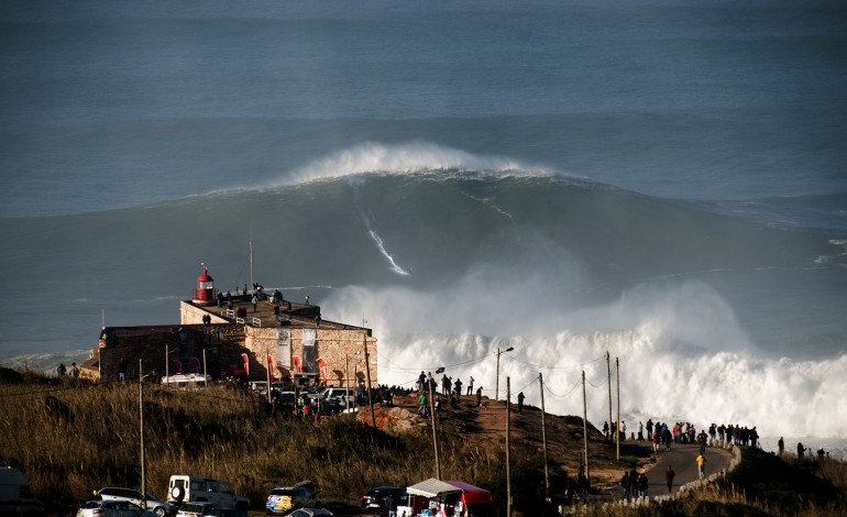 primeira-grande-ondulacao-da-epoca-esperada-amanha-na-praia-do-norte-2339