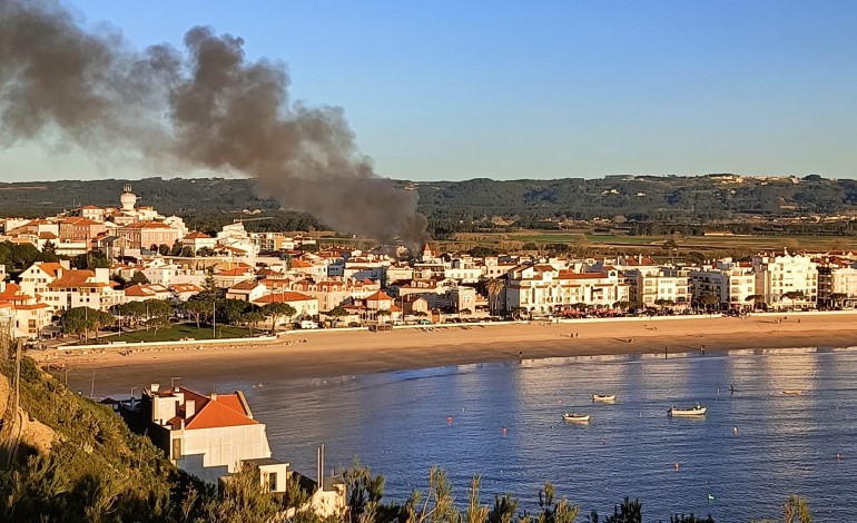 incendio-consumiu-antigo-hotel-parque-em-sao-martinho-do-porto