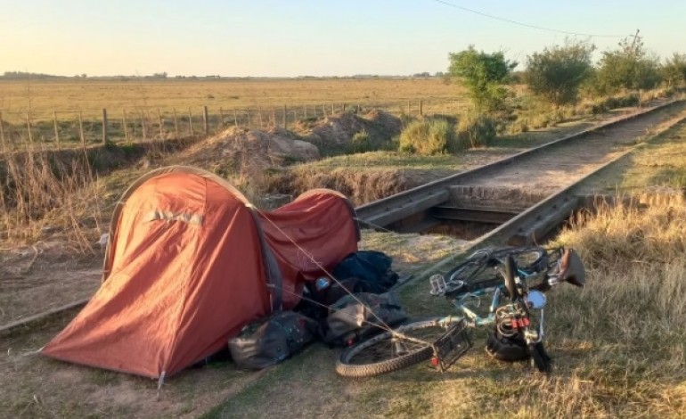 Laguna de Lobos, Argentina: passar a noite numa ferrovia desactivada