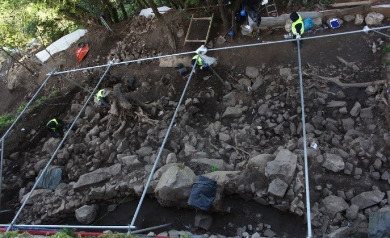 obras-no-castelo-de-leiria-revelam-vestigios-de-muralha-com-3000-anos