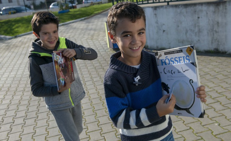 Nesta biblioteca sobre rodas há um pouco de tudo