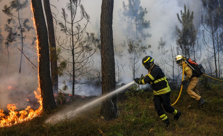 incendios-povoacoes-ameacadas-em-ourem-distrito-de-leiria-mais-calmo