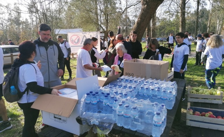 Centenas de pessoas participaram numa caminhada de cerca de seis quilómetros no pulmão verde da Barosa