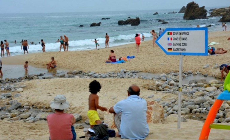 mais-de-um-mes-a-brincar-em-agua-impropria-para-banhos-9068