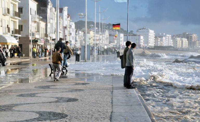 camara-da-nazare-recusa-proposta-para-transformar-estacionamentos-em-esplanadas