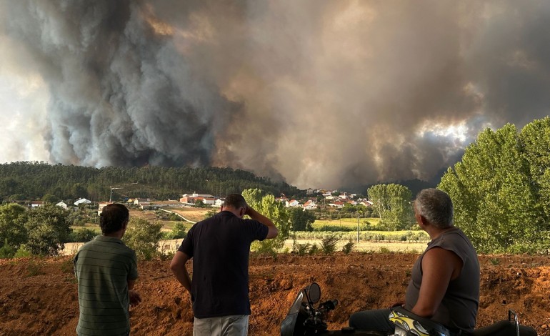 incendio-em-arrabal-leva-ao-encerramento-da-a1