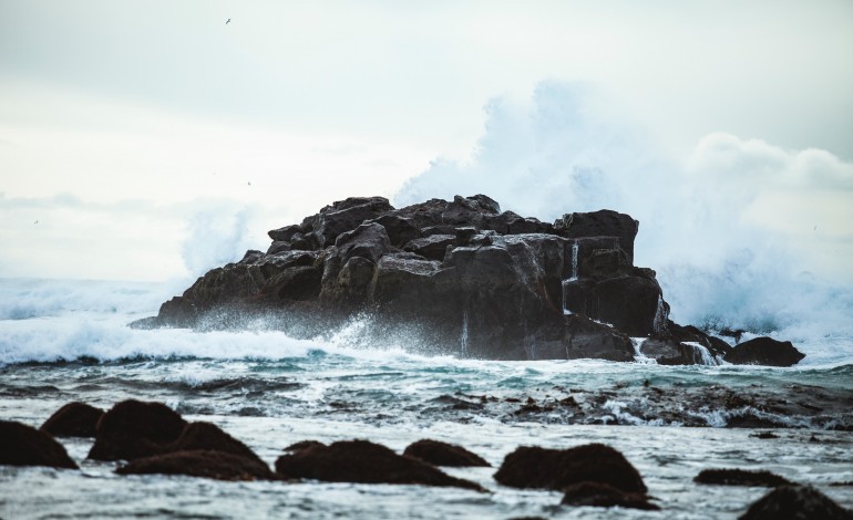 capitania-da-nazare-e-proteccao-civil-emitem-alerta-para-ondas-e-vento-provocados-por-ciclone-erin