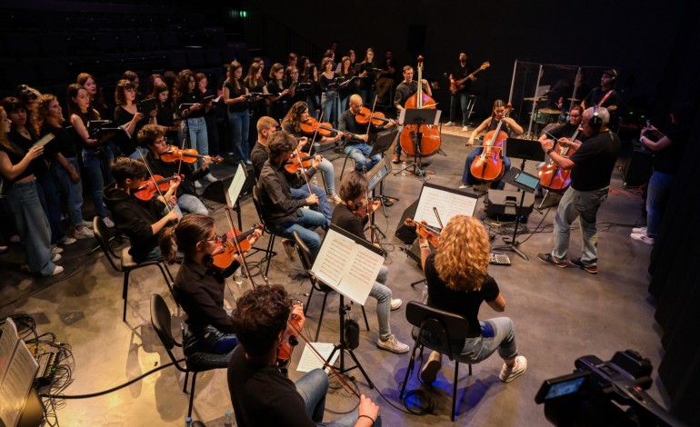 rockliz-orchestra-junta-50-musicos-para-tocar-muse-e-coldplay