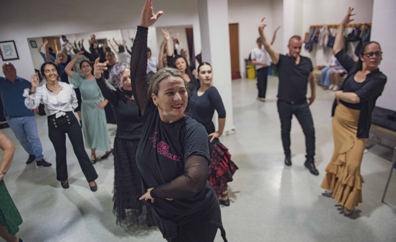 Aulas de flamenco do Ateneu cativam leirienses