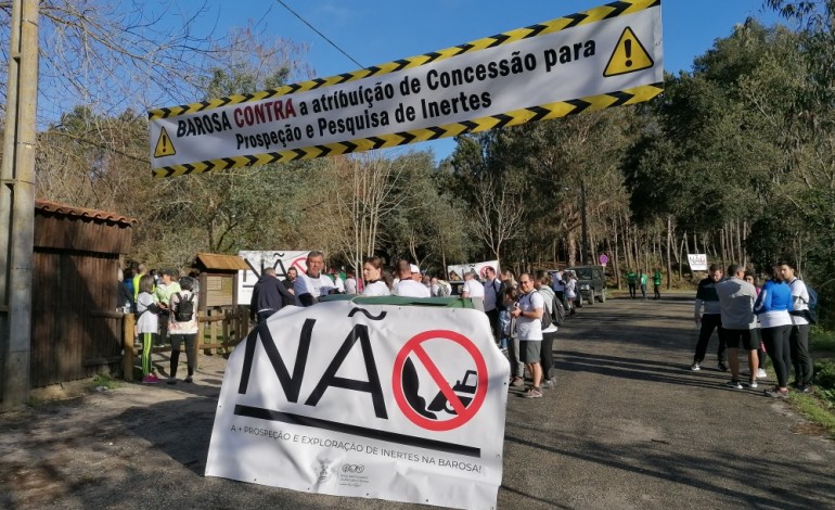 Centenas de pessoas participaram numa caminhada de cerca de seis quilómetros no pulmão verde da Barosa