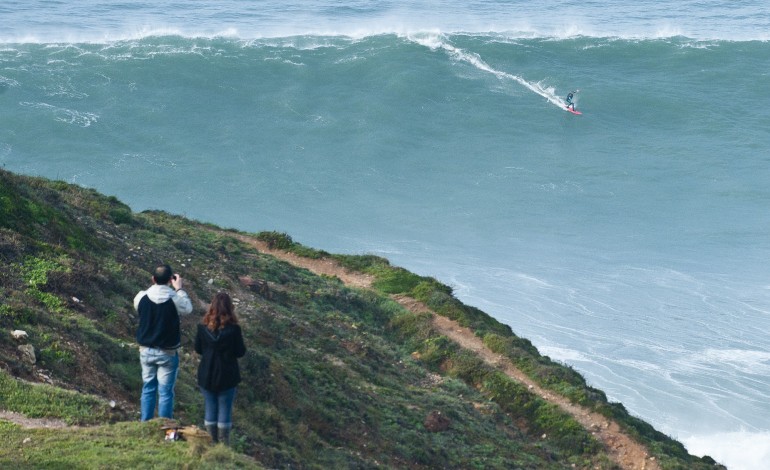 ondas-grandes-da-nazare-transmitidas-em-directo-2448