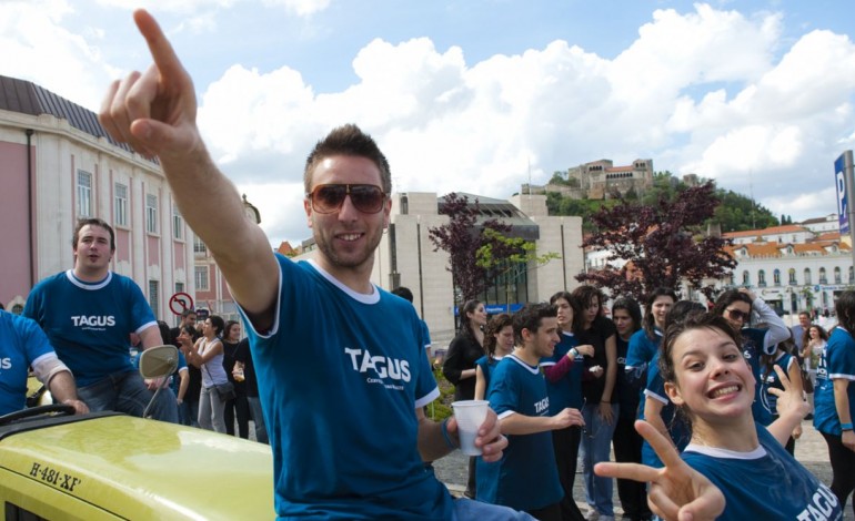 desfile-academico-fecha-ruas-de-leiria-hoje-a-tarde-6340