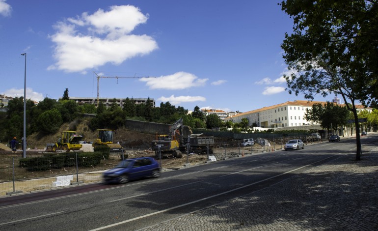 obras-na-rua-dr-joao-soares-em-leiria-so-terminarao-em-outubro