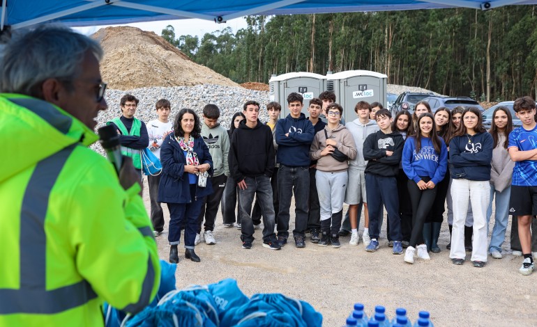 Mais de 70 alunos da escola do I ciclo da Albergaria, do 1.º aos 4.º anos, e do 9.º ano do Externato Escolar local