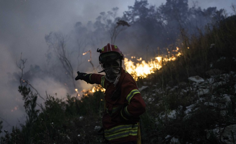 fogo-no-parque-natural-de-porto-de-mos-esta-em-fase-de-resolucao-e-consumiu-1000-hectares