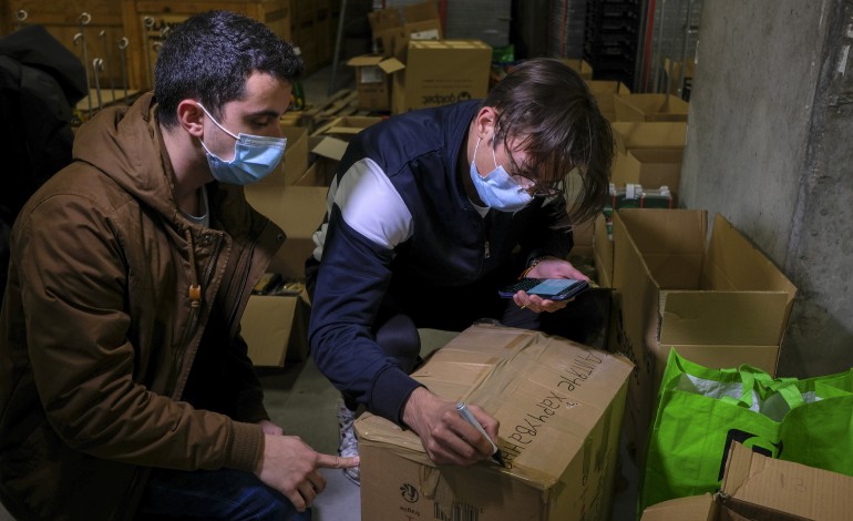 voluntaria-radicada-em-leiria-estabeleceu-ponte-para-trazer-refugiados