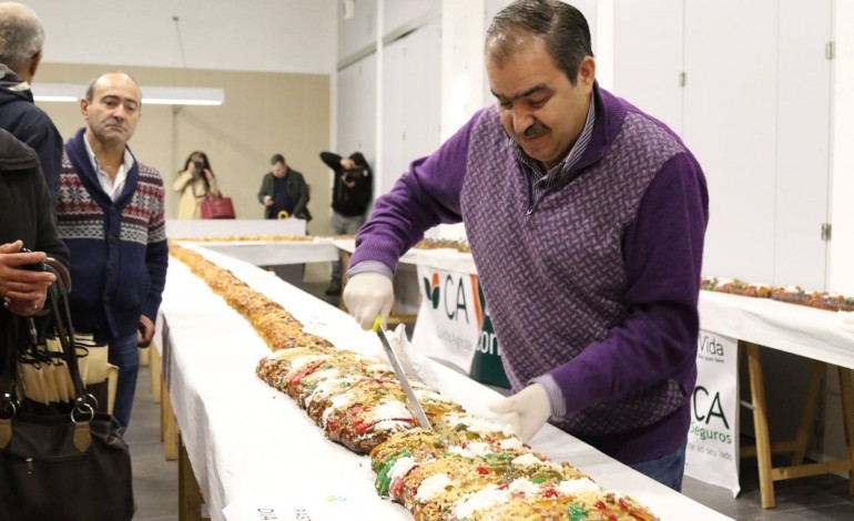 quarenta-metros-de-bolo-rei-para-comer-em-pombal