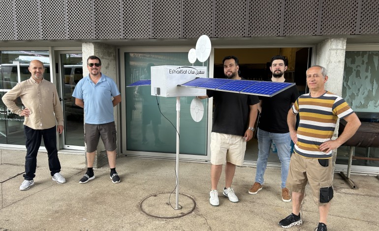 empresa-do-parque-tecnologico-de-obidos-leva-replica-de-satelite-para-maior-feira-europeia-de-comunicacoes