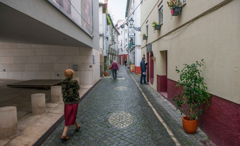 lojistas-e-moradores-do-centro-historico-de-leiria-querem-fecho-definitivo-da-rua-direita-ao-transito