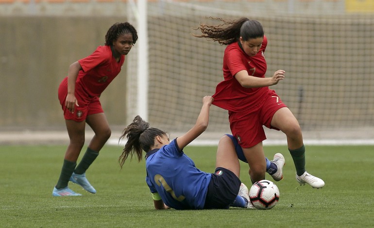 Jornal de Leiria - Estádios da região recebem jogos de