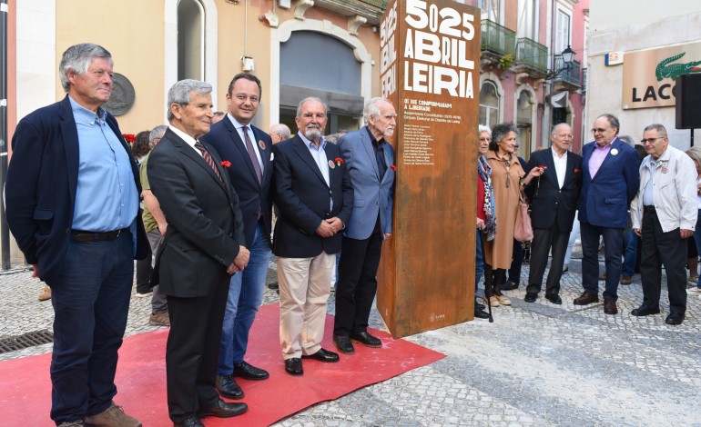 Monumento homenageia deputados constituintes e presos políticos