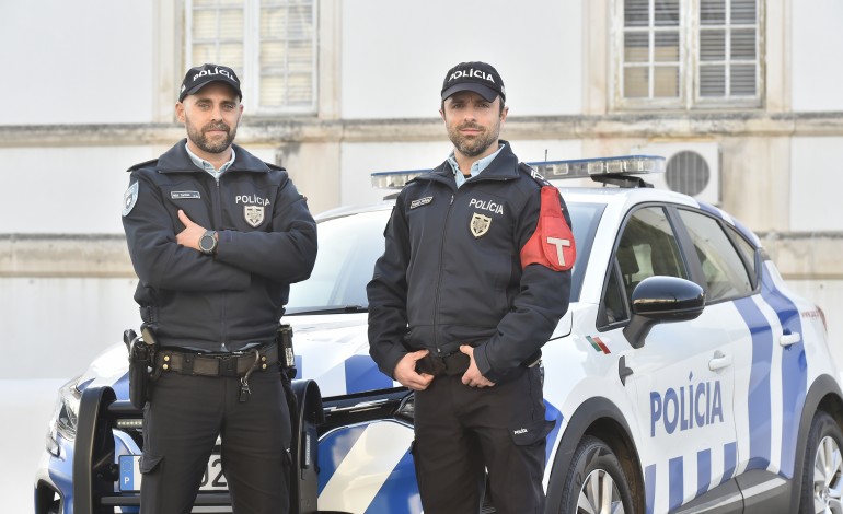 Polícias, agentes da protecção civil, enfermeiros e militares são alguns dos profissionais que estão na linha da frente para acudir a quem mais precisa na quadra natalícia