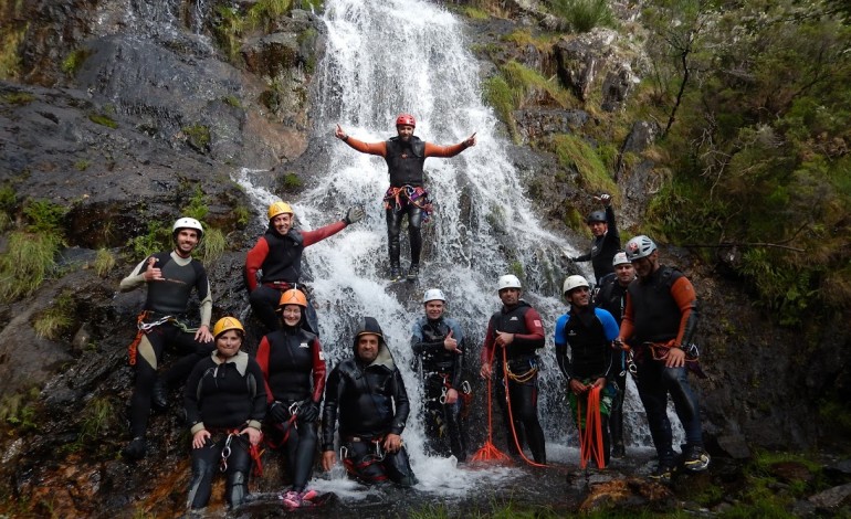 Clube de Leiria pratica canyoning em Castanheira de Pera