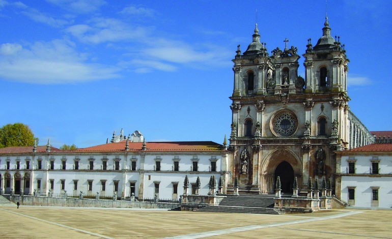 exposicao-no-aeroporto-de-lisboa-da-a-conhecer-artistas-e-empresas-de-alcobaca