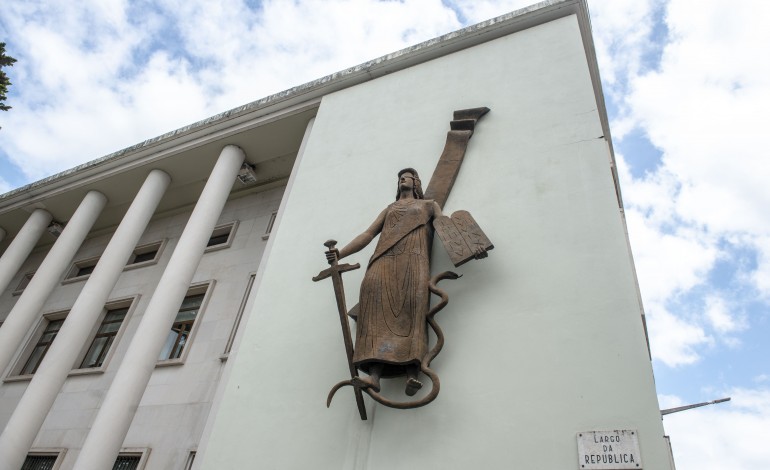 seis-arguidos-condenados-a-prisao-por-trafico-de-droga-dissimulada-em-caixas-de-bananas