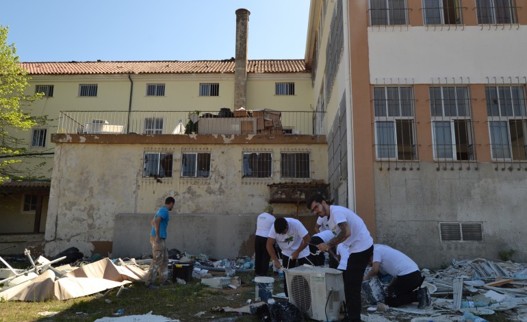 Trabalhos no antigo seminário de Aldeia Nova estão a cargo de voluntários