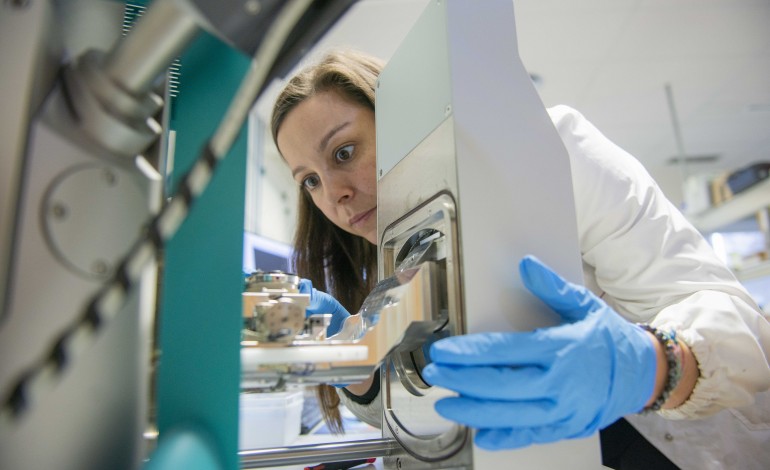 Sandra Neves é especialista em design para saúde, estando a desenvolver um projecto com o Hospital de Leiria. Juliana Dias utiliza a engenharia de tecidos para a regeneração da pele. Marco Lemos tem garantida uma patente no seu projecto de utilização de algas em película de embalamento