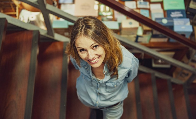 romance-de-carla-pais-que-venceu-o-premio-leya-2025-chega-as-livrarias