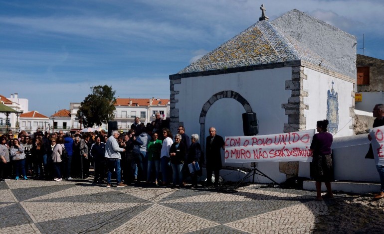 Populares concentraram-se na zona do Bico da Memória