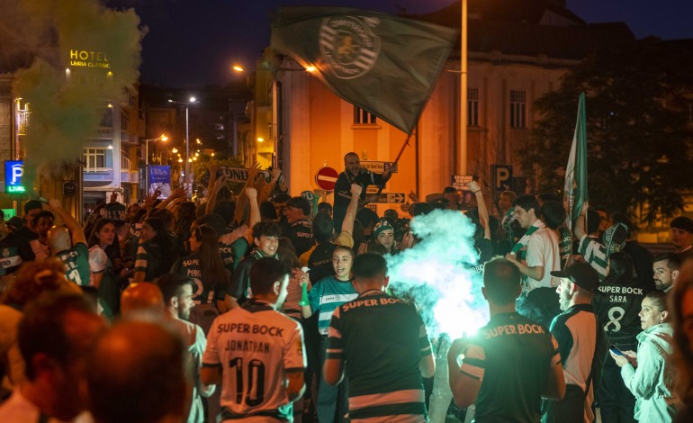 Centenas estiveram na rotunda do Polícia Sinaleiro