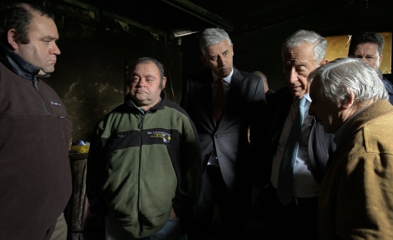 Marcelo Rebelo de Sousa visitou hoje uma casa destruída pelo incêndio e uma exposição no Castelo de Ourém