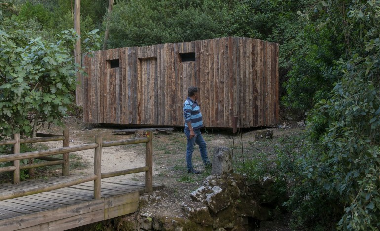 Revestimento do contentor no parque de merendas, obra do Nascentes