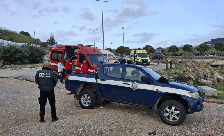 homem-morre-afogado-em-praia-de-peniche