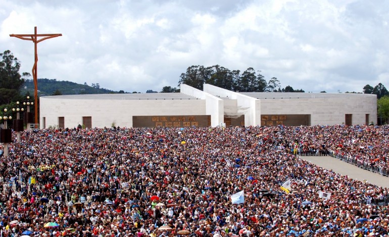 fatima-recebeu-peregrinos-de-mais-de-80-paises-em-2016-5929